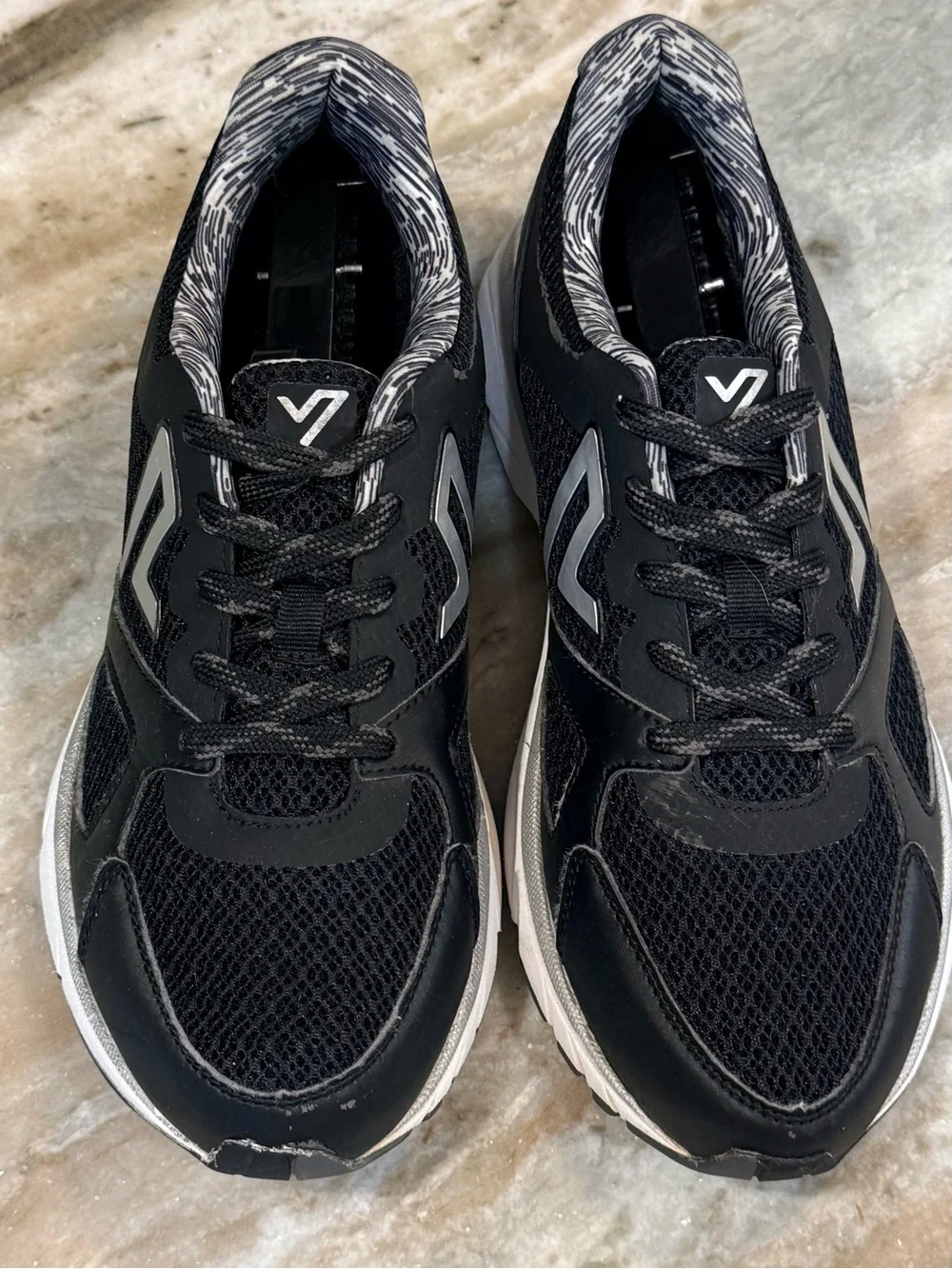 Women’s VIONIC Drift Satima black lace up sneakers- Size 9.5